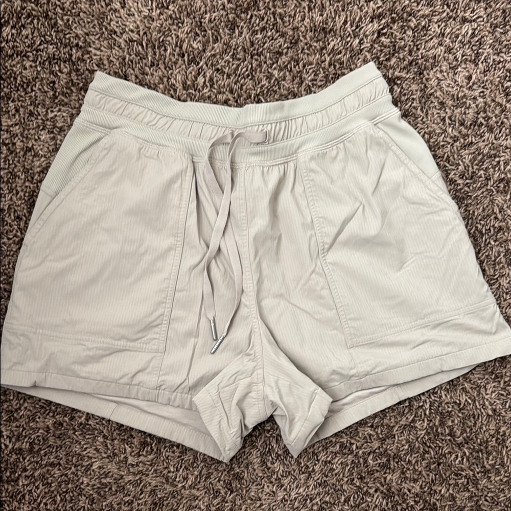 Lululemon dance studio short